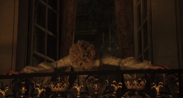 Media 8479_marie antoinette_château de versailles - marble court_1.jpg